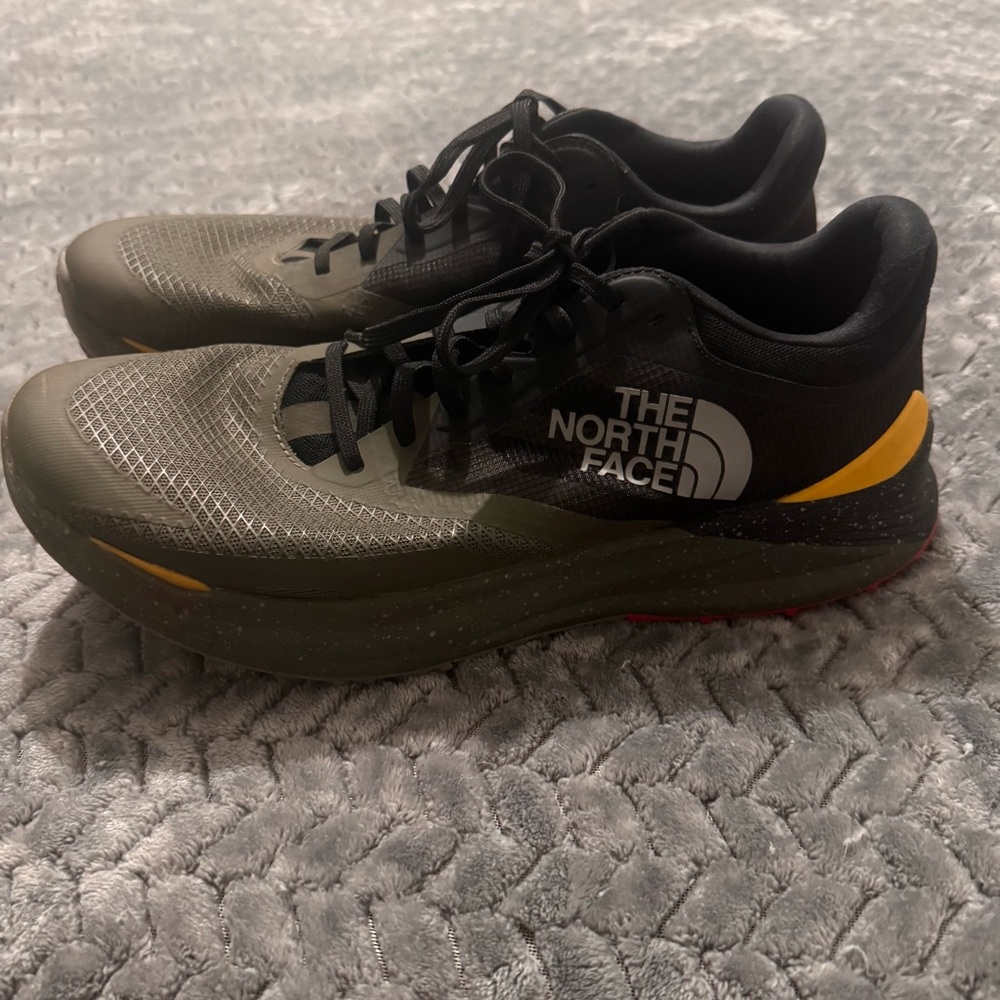 The North Face /Vectiv Enduris 3 Men's Olive and Black Athletic Shoes